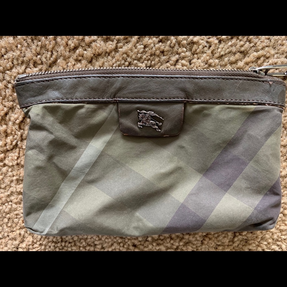 Burberry clutch